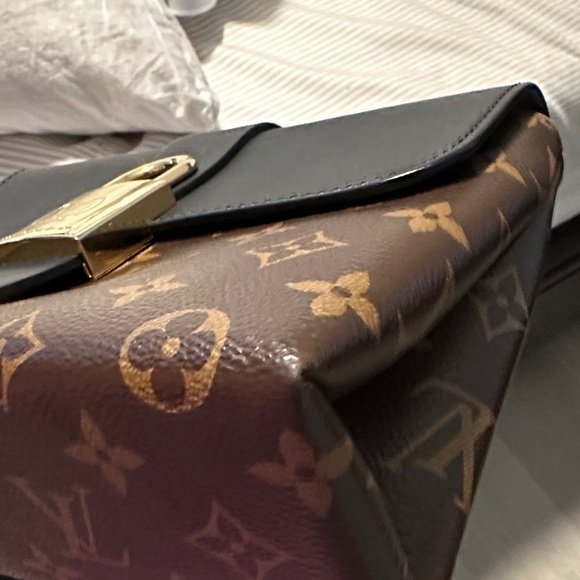 Louis Vuitton Locky BB handbag - Picture 13 of 14